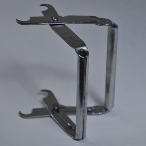 Pinze per estrazione telaini in acciaio inox su sfondo neutro