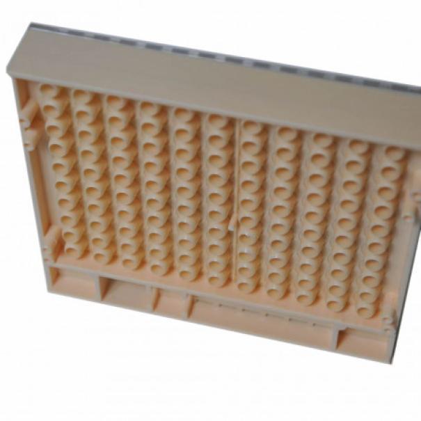 Vista posteriore cubo Cupolarve con disposizione alveoli per apicoltura