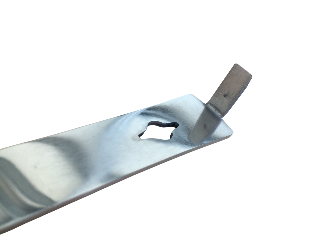 Dettaglio tagliente leva tagliaponti in acciaio inox per apicoltura